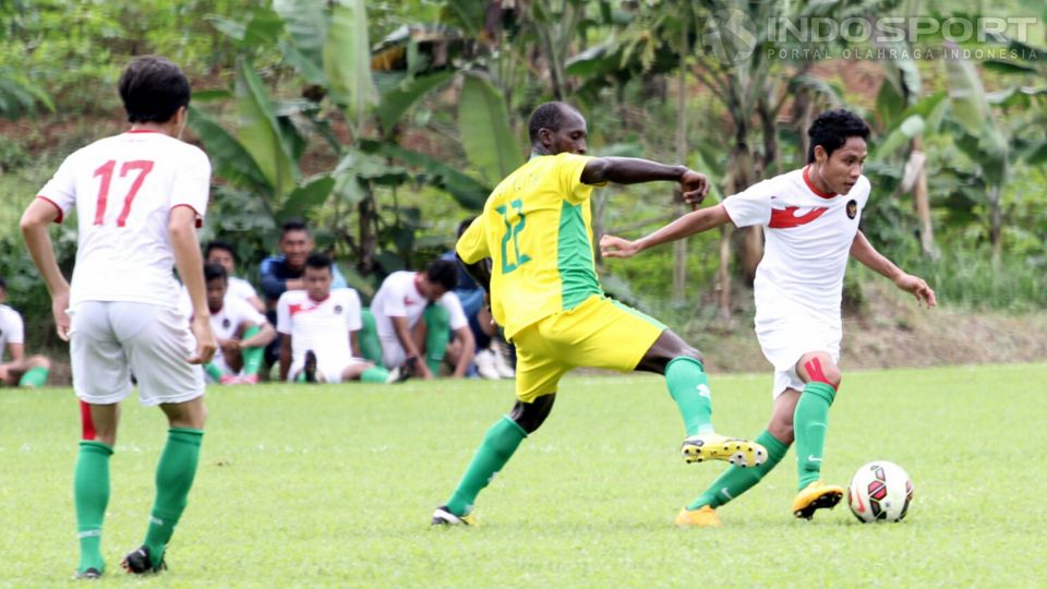 Evan Dimas saat beraksi melawan Afrika Selection di Sawangan Depok, Rabu (31/12/14). Copyright: &copy; Herry Ibrahim/INDOSPORT